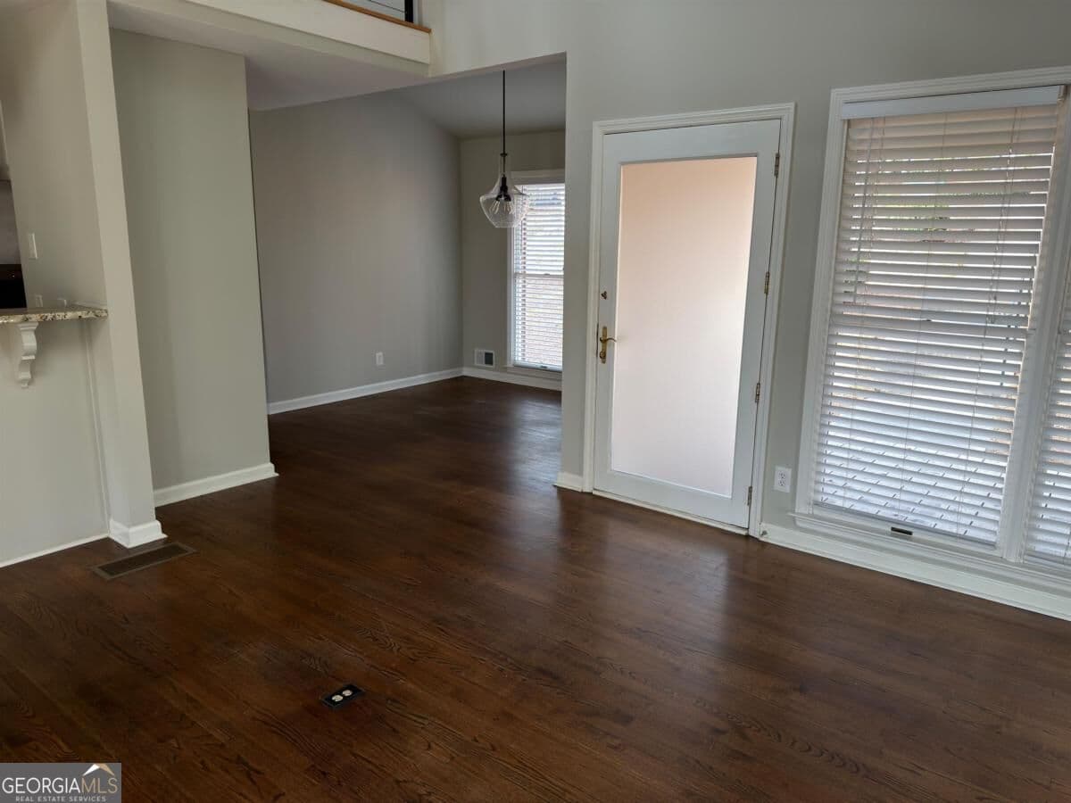 3 bedroom, 3 bathroom, 1,705 sq ft townhouse for sale at 1030 Cupp Lane, Greensboro, GA 30642 — photo 2