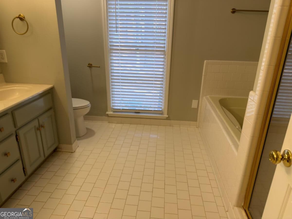3 bedroom, 3 bathroom, 1,705 sq ft townhouse for sale at 1030 Cupp Lane, Greensboro, GA 30642 — photo 7