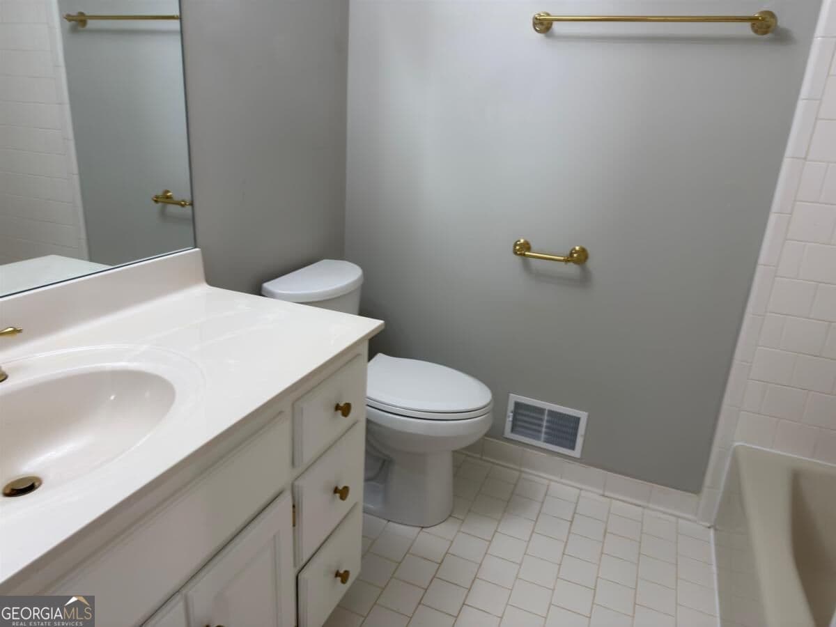 3 bedroom, 3 bathroom, 1,705 sq ft townhouse for sale at 1030 Cupp Lane, Greensboro, GA 30642 — photo 9
