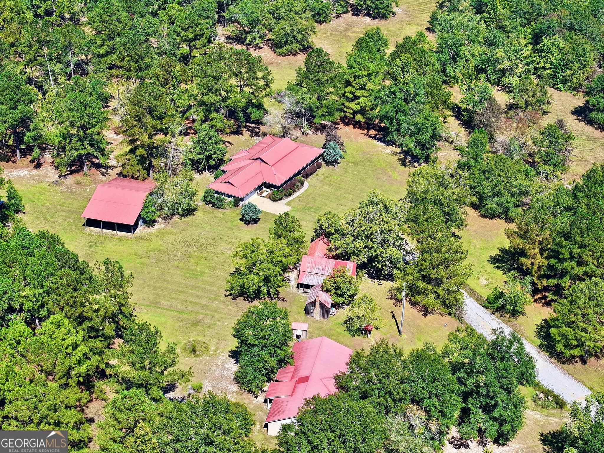 7 bedroom, 5.5 bathroom, 4,622 sq ft single family residence for sale at 241 Foskey Cem Road, Adrian, GA 31002 — photo 1 of 87