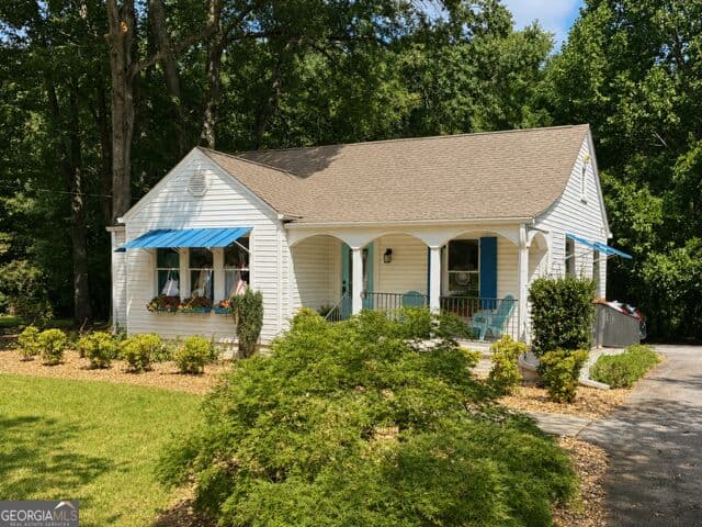 2 bedroom, 1 bathroom, 1,058 sq ft mixed use for sale at 570 Lanier Avenue, Fayetteville, GA 30214 — photo 2