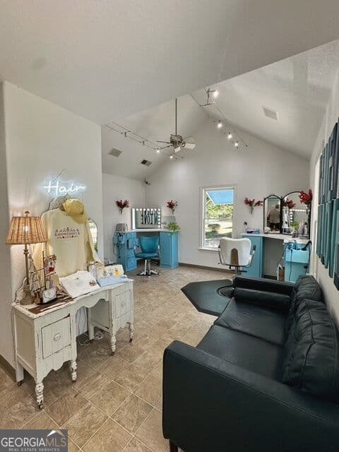 2 bedroom, 1 bathroom, 1,058 sq ft mixed use for sale at 570 Lanier Avenue, Fayetteville, GA 30214 — photo 4