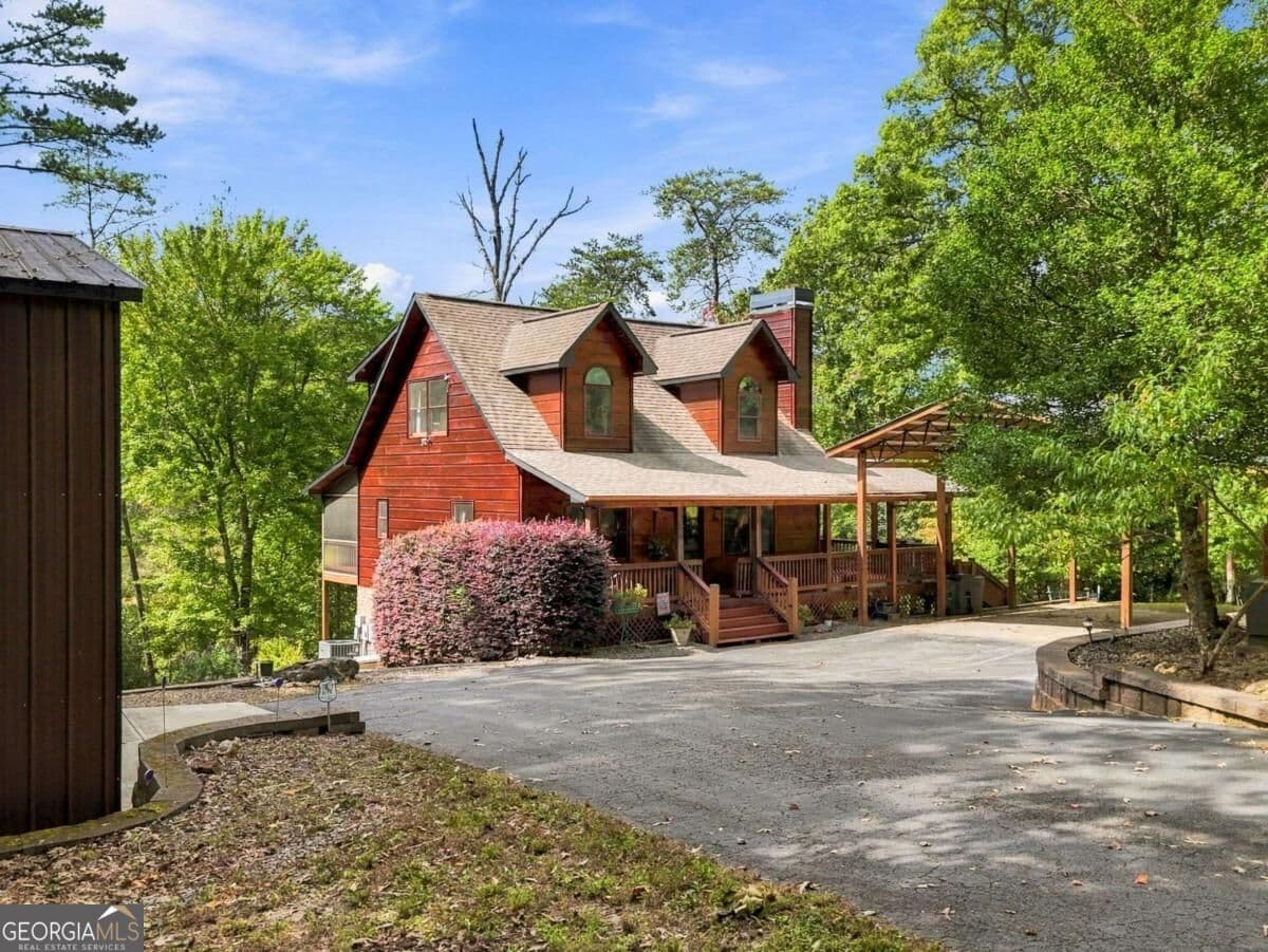 2 bedroom, 2.5 bathroom, 2,080 sq ft cabin,single family residence for sale at 218 Kings Farm Road, Blue Ridge, GA 30513 — photo 5