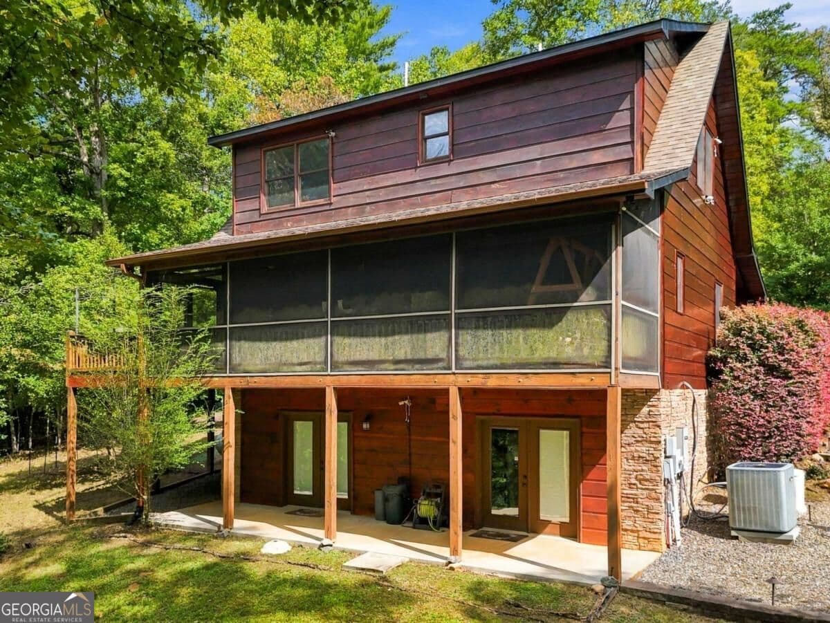 2 bedroom, 2.5 bathroom, 2,080 sq ft cabin,single family residence for sale at 218 Kings Farm Road, Blue Ridge, GA 30513 — photo 9