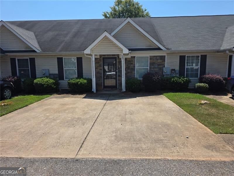 2 bedroom, 2 bathroom townhouse for rent at 172 Harvest Court 103, Milledgeville, GA 31061 for $1,310 a month — photo 1 of 1