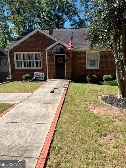 2 bedroom, 1 bathroom, 1,056 sq ft single family residence for sale at 166 Whitefoord Avenue, Atlanta, GA 30307 — photo 1 of 4