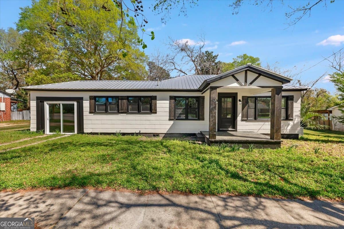 2 bedroom, 1 bathroom, 1,291 sq ft single family residence for sale at 360 N Lewis Street, Metter, GA 30439 — photo 2