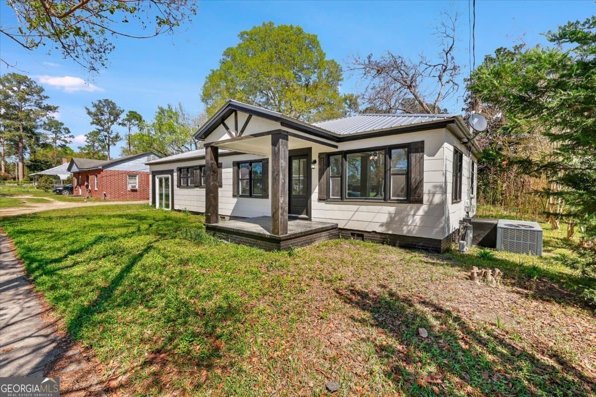 2 bedroom, 1 bathroom, 1,291 sq ft single family residence for sale at 360 N Lewis Street, Metter, GA 30439 — photo 6