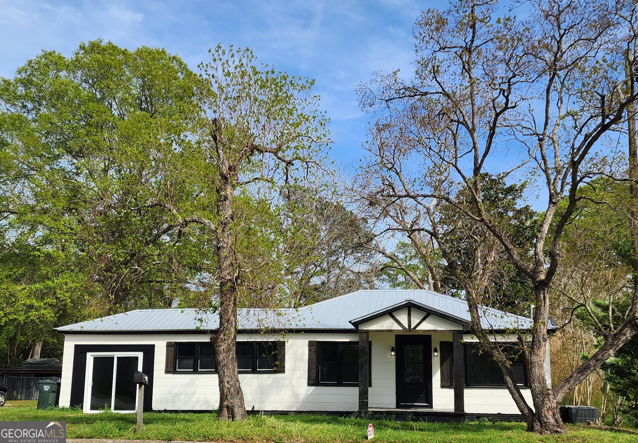 2 bedroom, 1 bathroom, 1,291 sq ft single family residence for sale at 360 N Lewis Street, Metter, GA 30439