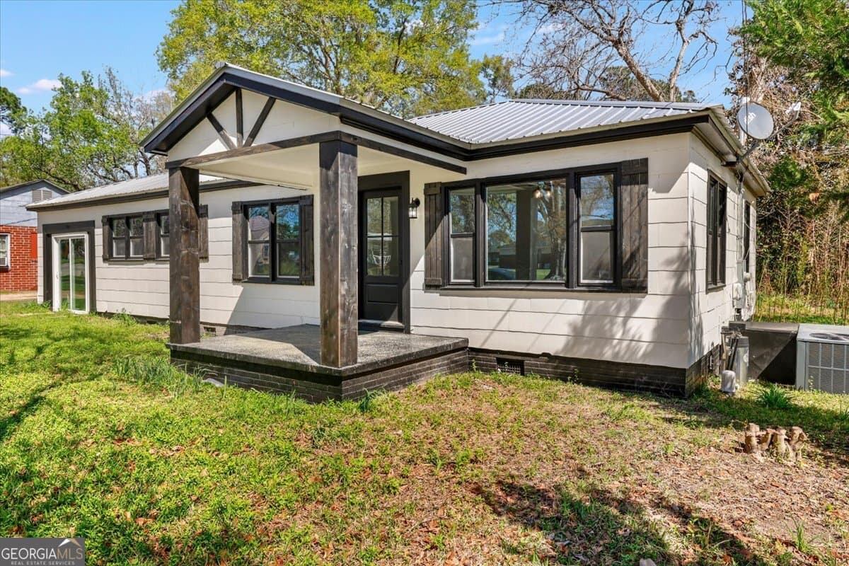 2 bedroom, 1 bathroom, 1,291 sq ft single family residence for sale at 360 N Lewis Street, Metter, GA 30439 — photo 5