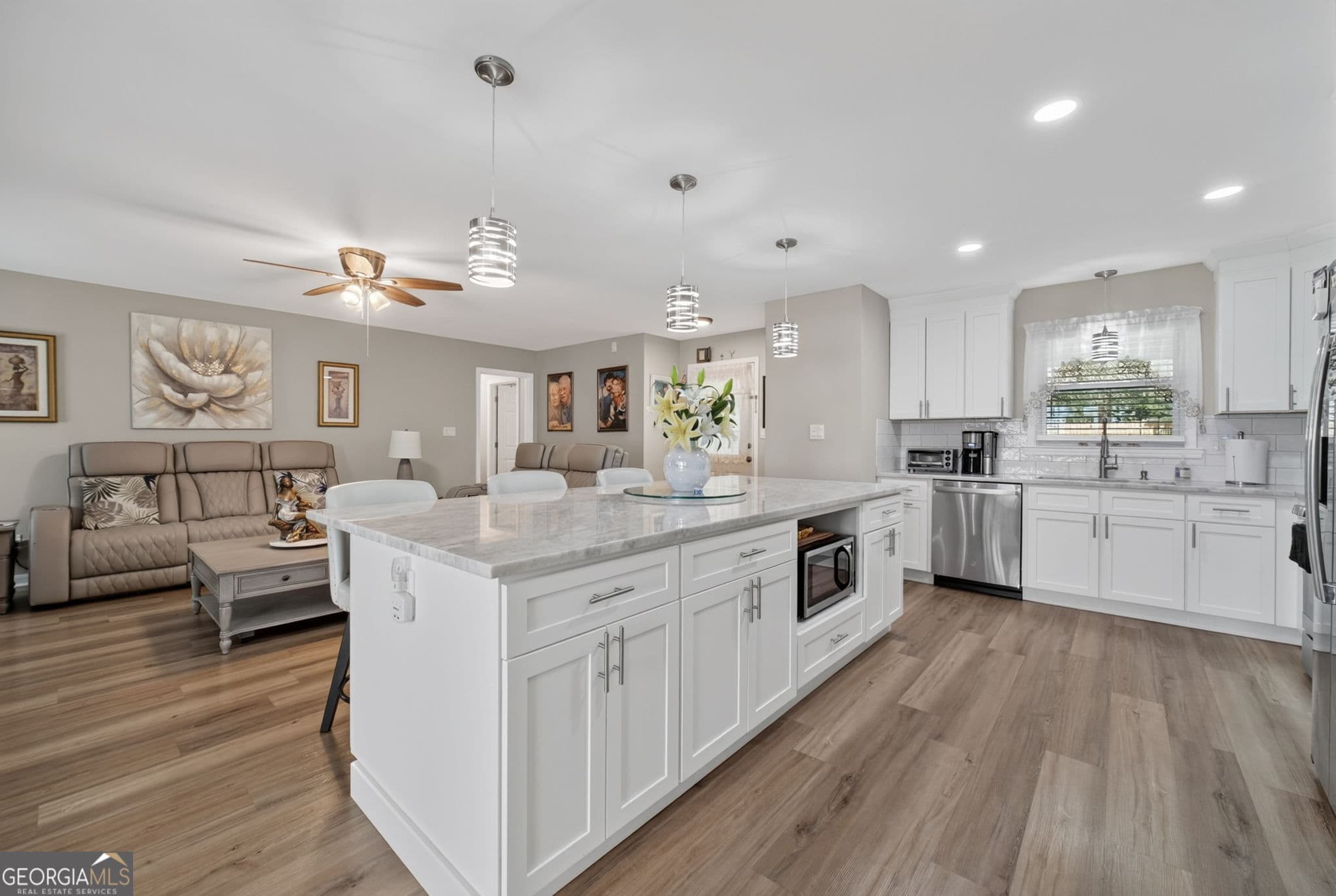 3 bedroom, 2 bathroom, 1,589 sq ft single family residence for sale at 3520 Camelot Court, Loganville, GA 30052 — photo 6