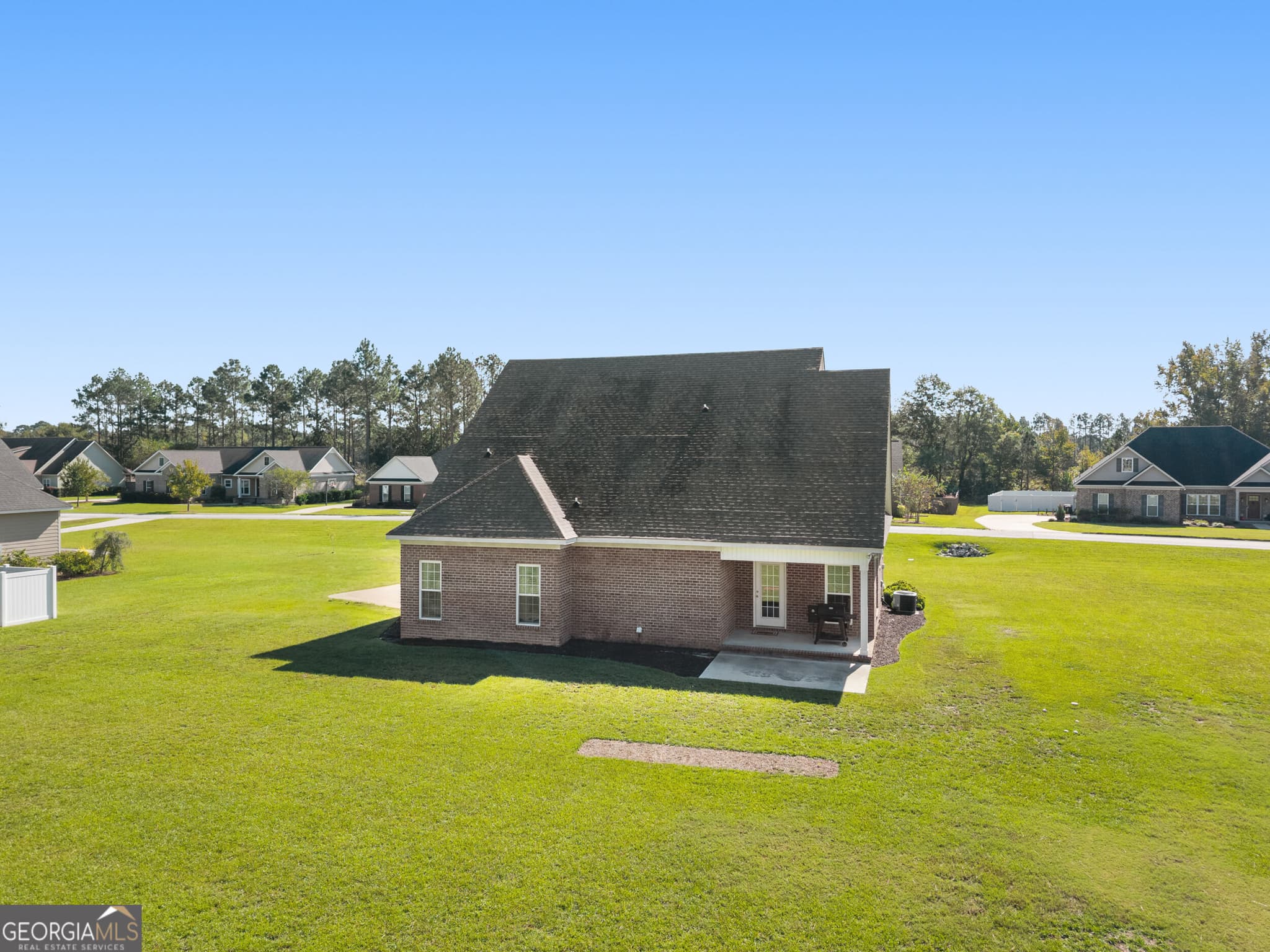 4 bedroom, 2.5 bathroom, 2,347 sq ft single family residence under contract at 5207 Canady Court, Statesboro, GA 30461 — photo 4