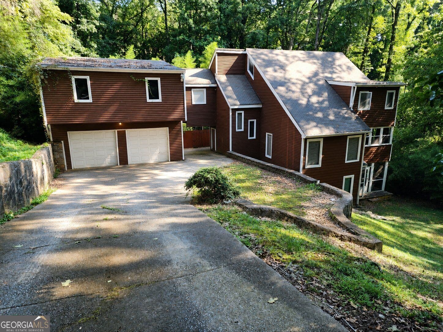 7 bedroom, 4.5 bathroom, 2,852 sq ft single family residence for sale at 258 Kenilworth Circle, Stone Mountain, GA 30083 — photo 1 of 36