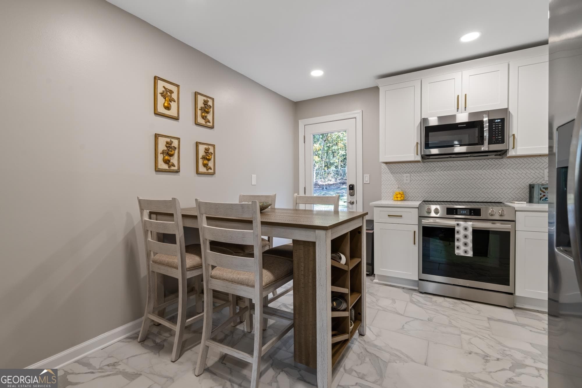 3 bedroom, 1 bathroom single family residence for rent at 6 Oriole Drive, Cartersville, GA 30121 for $4,257 a month — photo 3