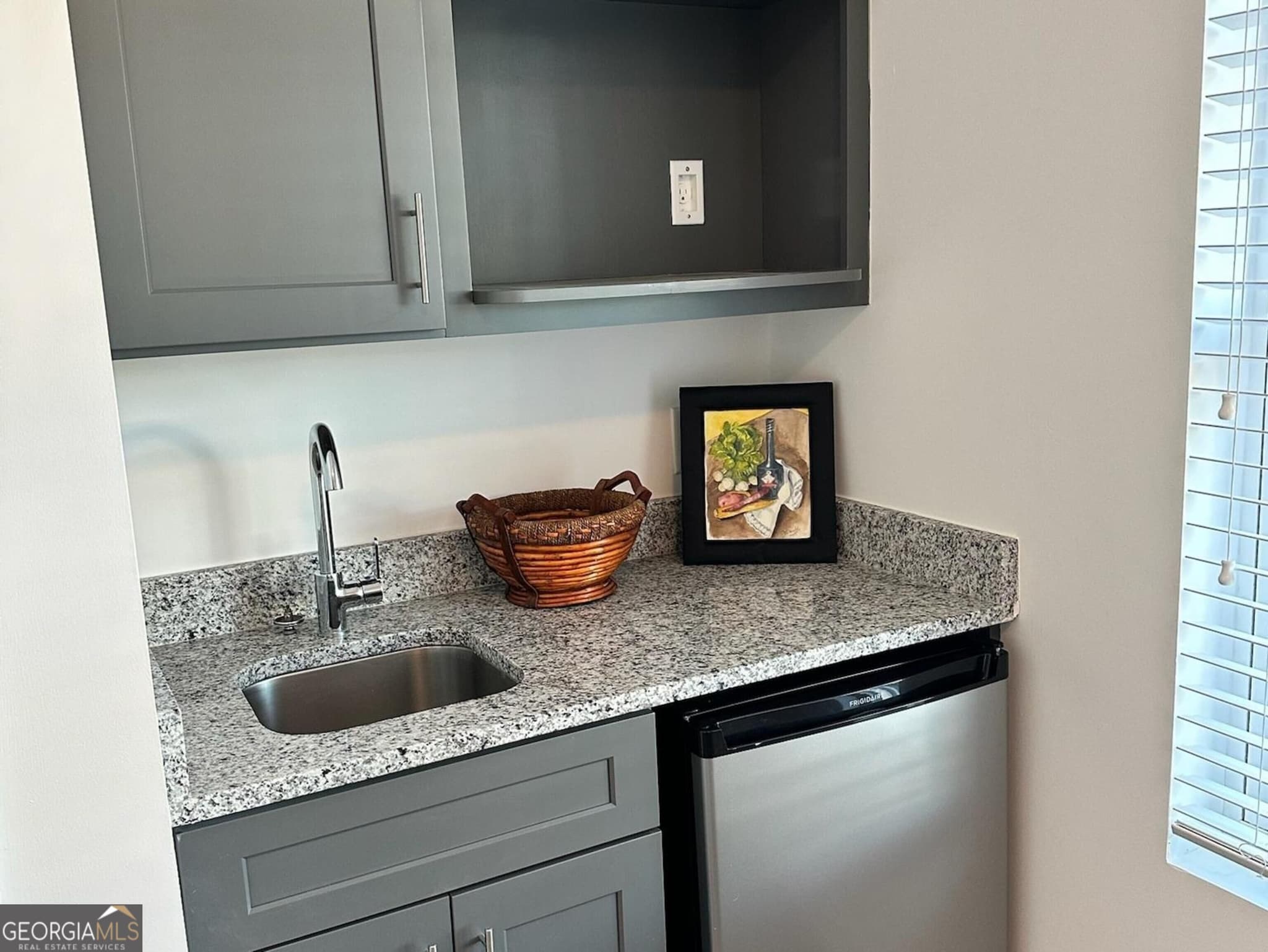 3 bedroom, 3.5 bathroom, 1,260 sq ft townhouse for rent at 2041 Ocean Drive, Atlanta, GA 30318 for $2,850 a month — photo 6
