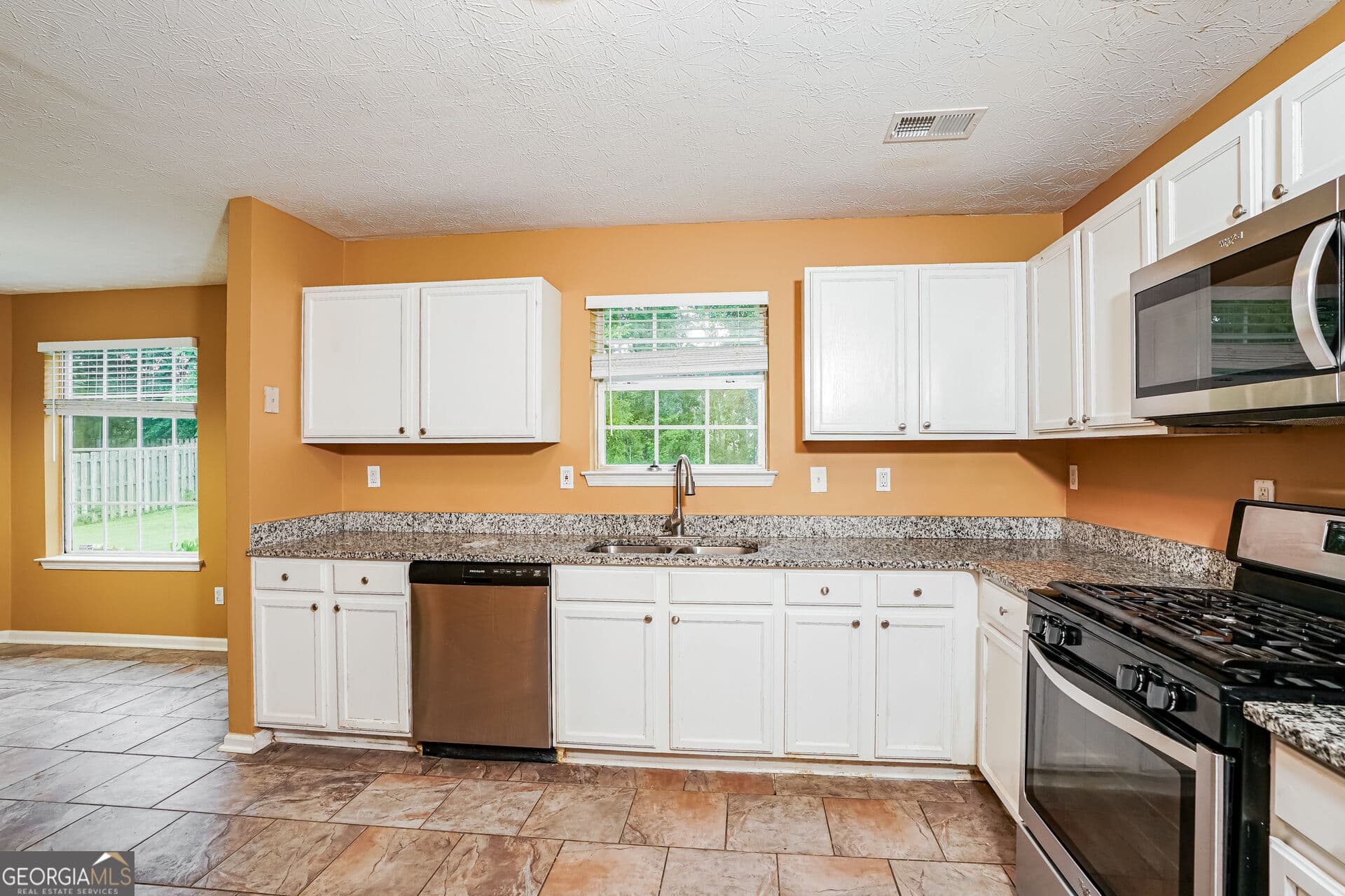4 bedroom, 2.5 bathroom, 2,642 sq ft single family residence for sale at 1009 Lear Drive, Locust Grove, GA 30248 — photo 7