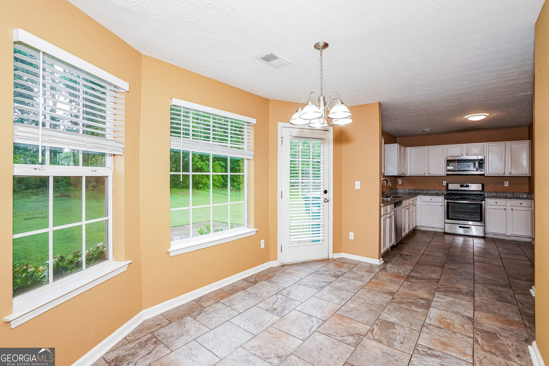 4 bedroom, 2.5 bathroom, 2,642 sq ft single family residence for sale at 1009 Lear Drive, Locust Grove, GA 30248 — photo 5