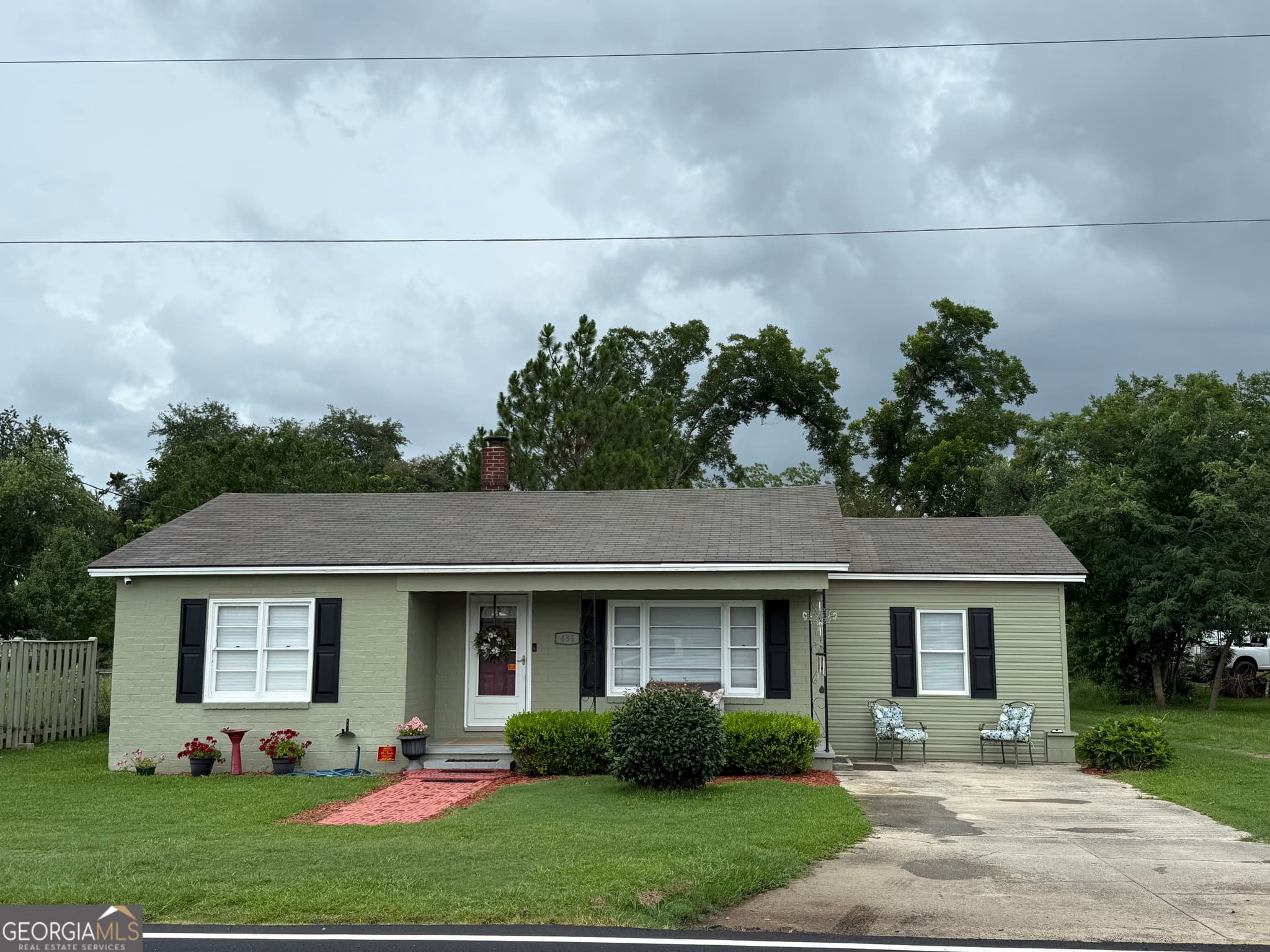 3 bedroom, 2 bathroom, 1,197 sq ft single family residence for sale at 455 N Kennedy Street, Metter, GA 30439