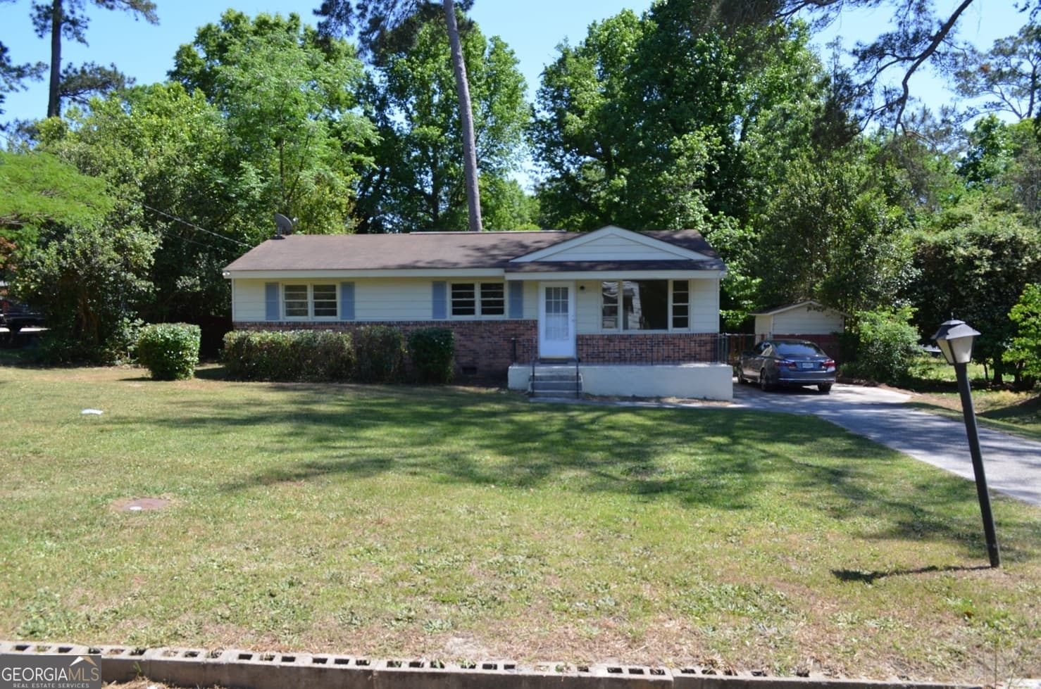 3 bedroom, 1 bathroom, 1,374 sq ft single family residence for sale at 1524 Cambridge Drive, Macon, GA 31206 — photo 1 of 15