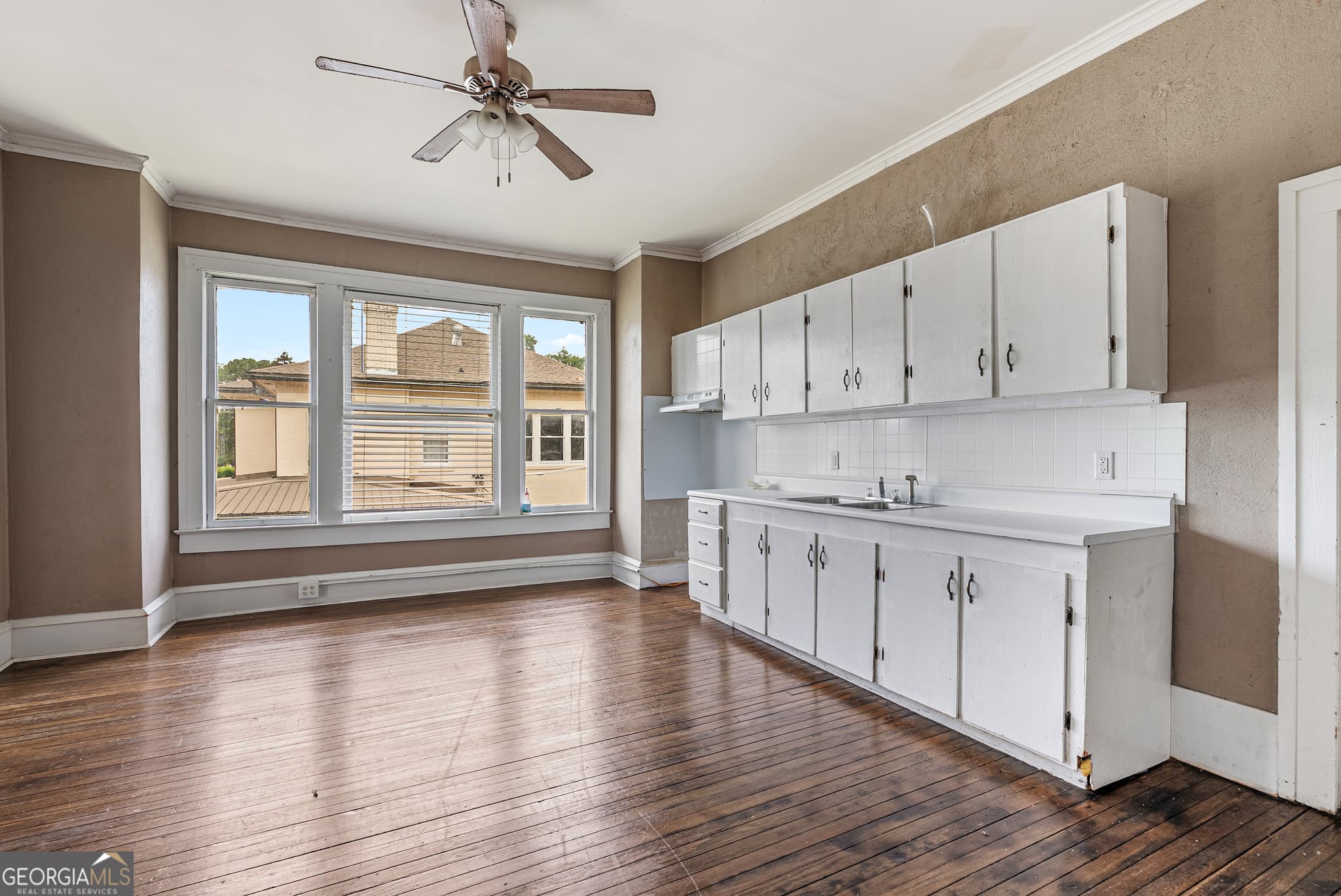 5 bedroom, 1.5 bathroom, 3,190 sq ft single family residence under contract at 158 Hand Avenue, Pelham, GA 31779 — photo 6