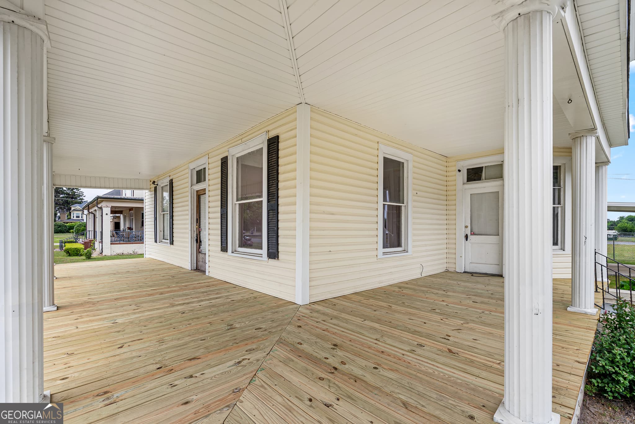 5 bedroom, 1.5 bathroom, 3,190 sq ft single family residence under contract at 158 Hand Avenue, Pelham, GA 31779 — photo 4