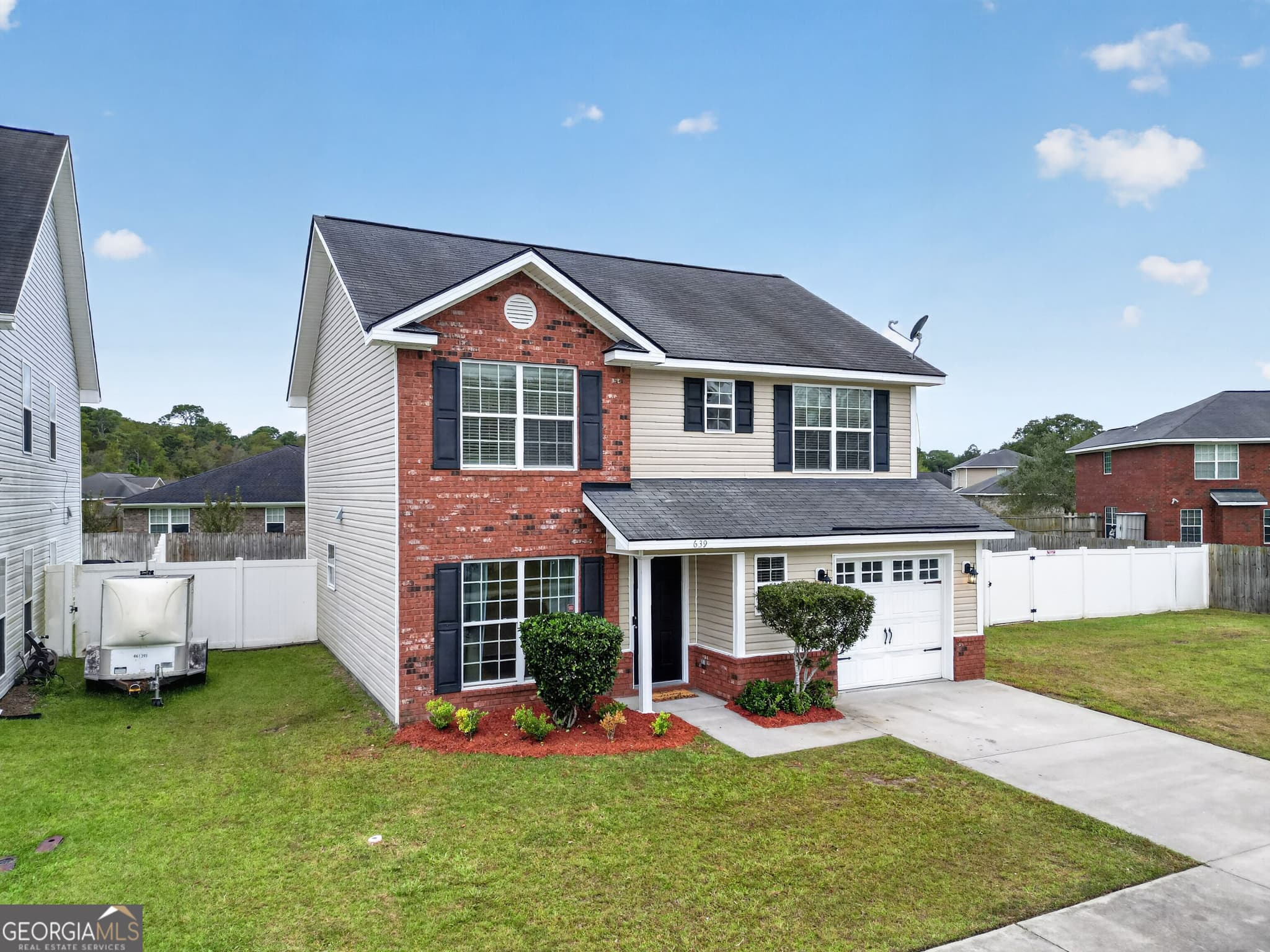 3 bedroom, 2.5 bathroom, 1,637 sq ft single family residence under contract at 639 Amhearst Row, Hinesville, GA 31313 — photo 2