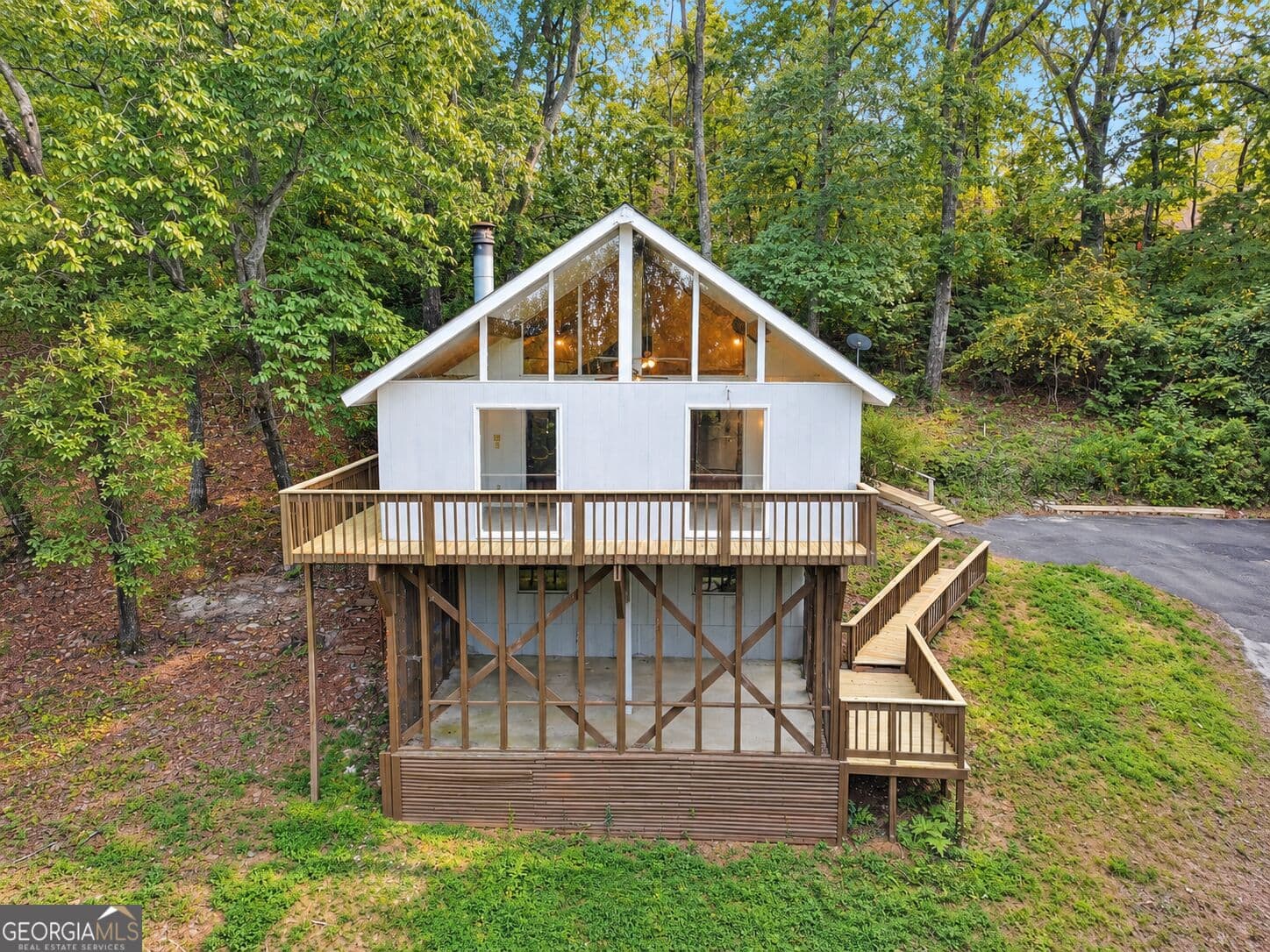 2 bedroom, 2 bathroom, 1,104 sq ft cabin,single family residence for sale at 165 Royal Lodge Drive, Warm Springs, GA 31830 — photo 1 of 16