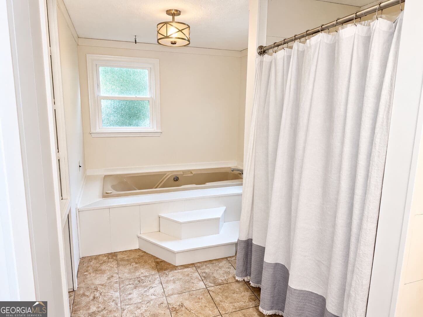 2 bedroom, 2 bathroom, 1,104 sq ft cabin,single family residence for sale at 165 Royal Lodge Drive, Warm Springs, GA 31830 — photo 9