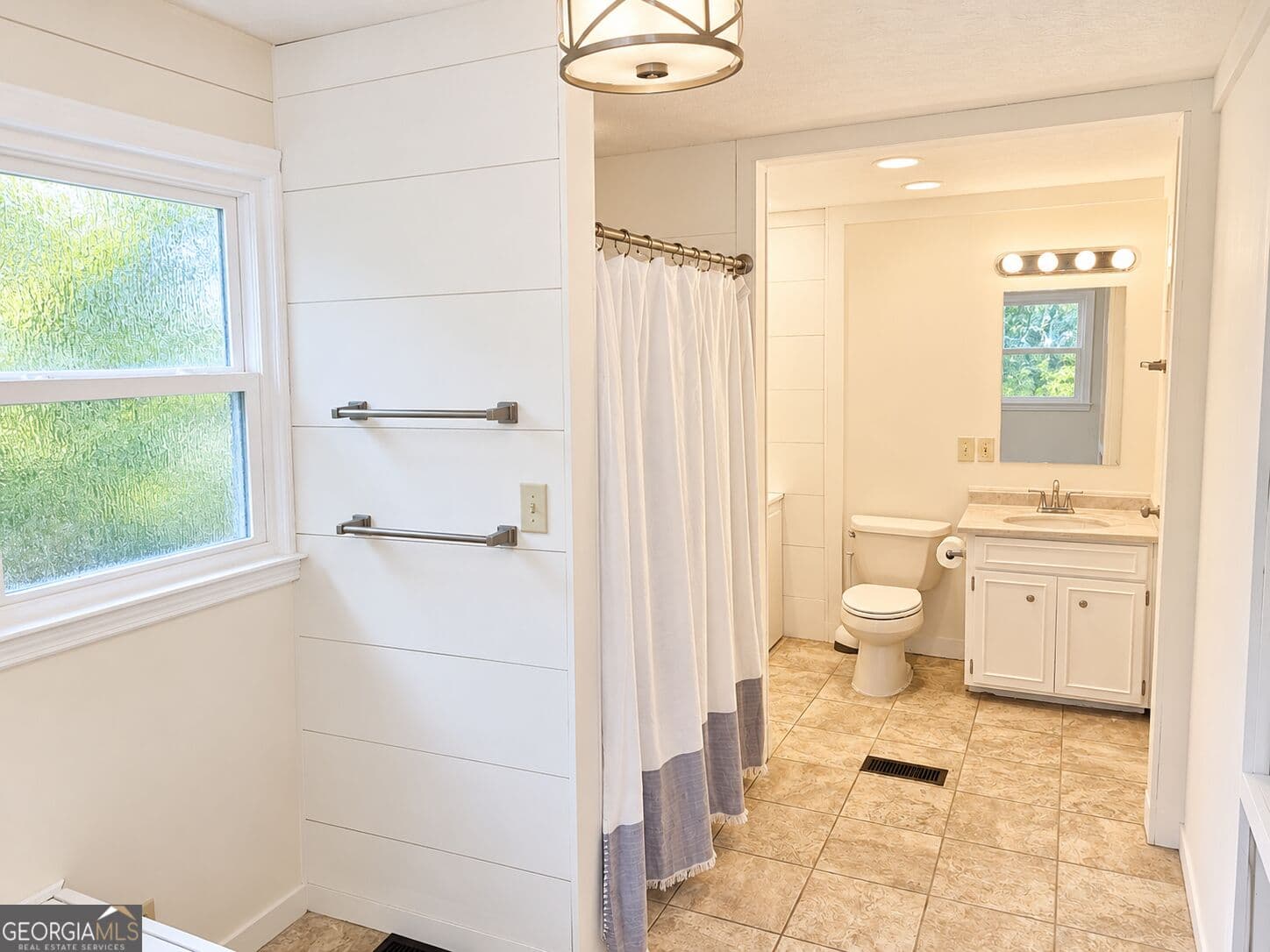 2 bedroom, 2 bathroom, 1,104 sq ft cabin,single family residence for sale at 165 Royal Lodge Drive, Warm Springs, GA 31830 — photo 10