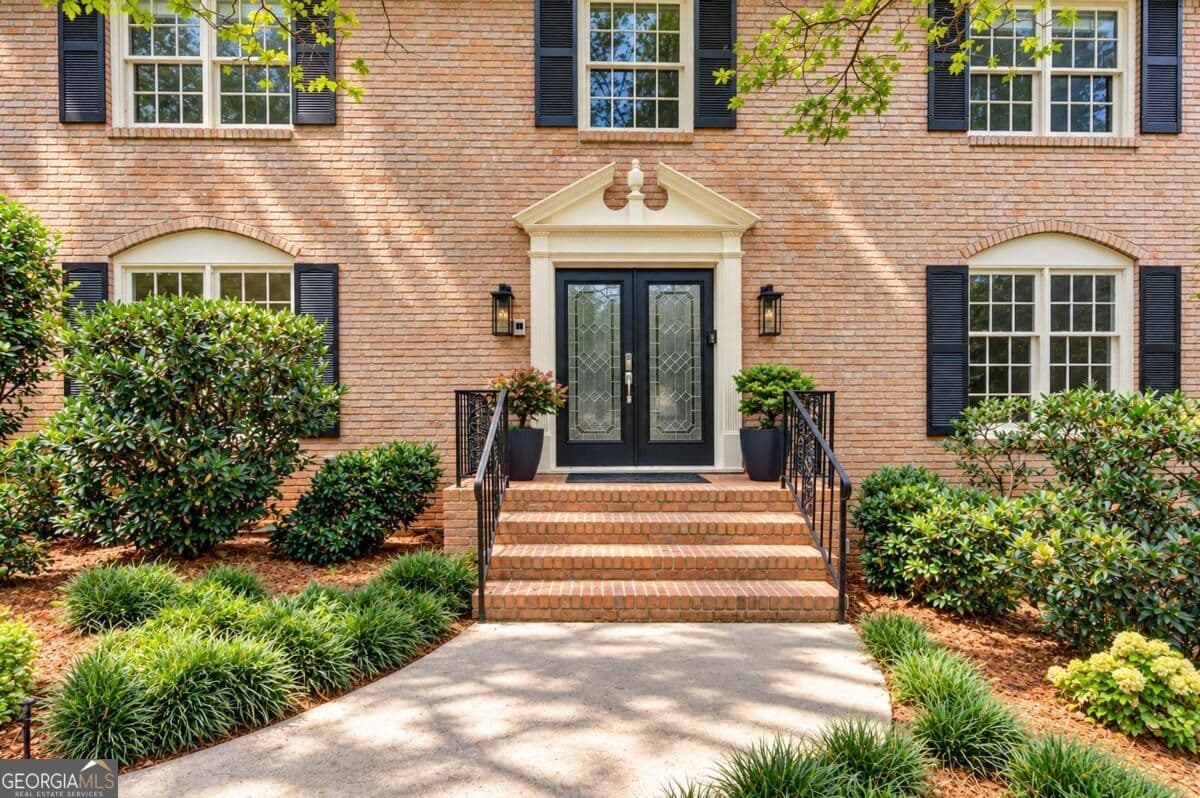 6 bedroom, 5 bathroom, 5,110 sq ft single family residence for sale at 7680 Ryefield Drive, Sandy Springs, GA 30350 — photo 3