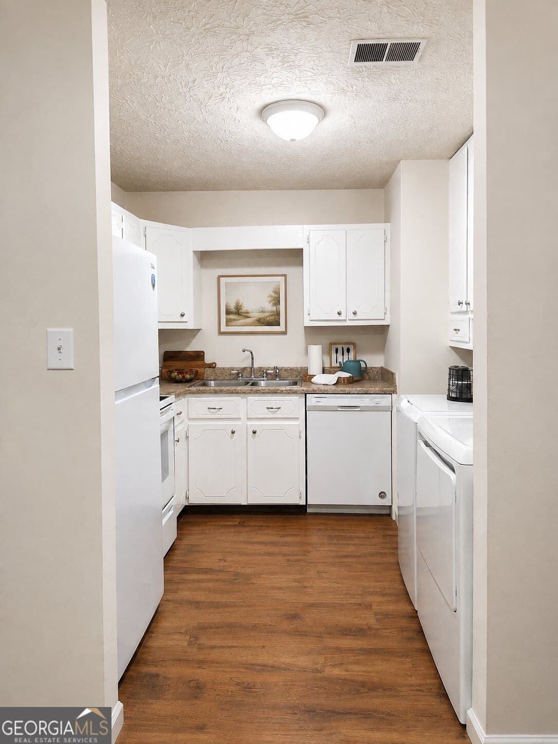 2 bedroom, 1 bathroom, 800 sq ft duplex for rent at 232 Rustwood Drive, Athens, GA 30606 for $1,400 a month — photo 2