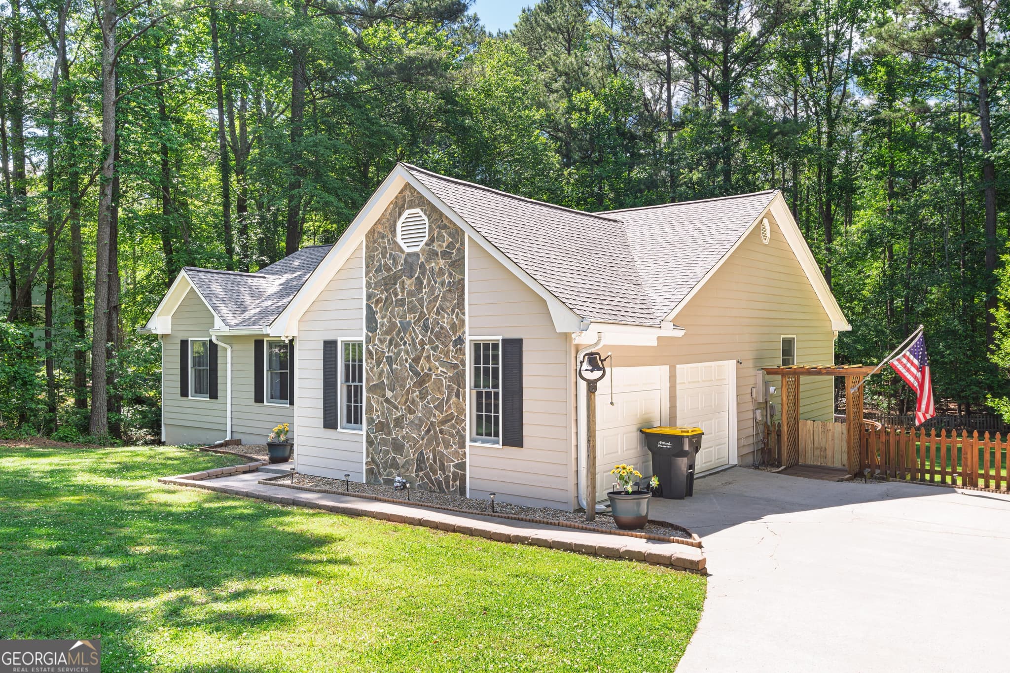 4 bedroom, 2 bathroom, 2,972 sq ft single family residence sold at 25 Ashley Creek Drive, Newnan, GA 30263