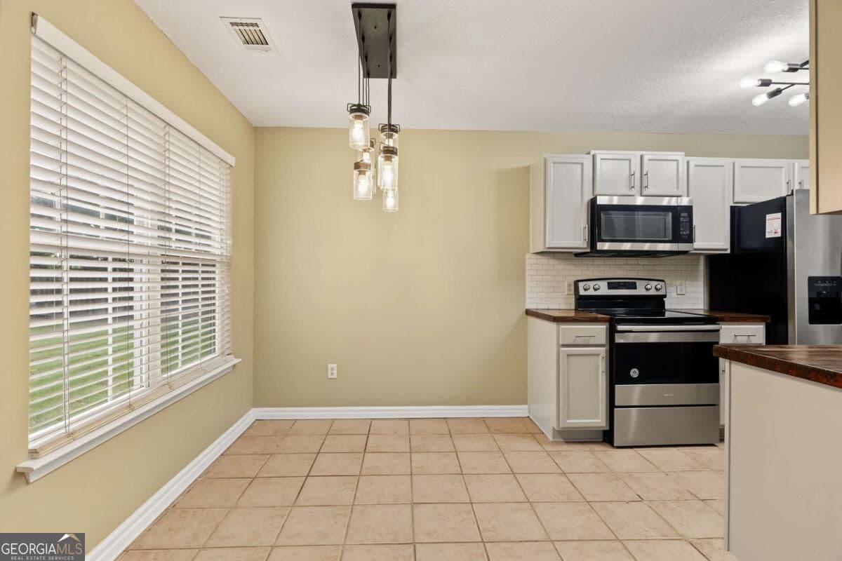 3 bedroom, 2 bathroom, 1,496 sq ft single family residence for sale at 308 Park Place, Ellabell, GA 31308 — photo 7
