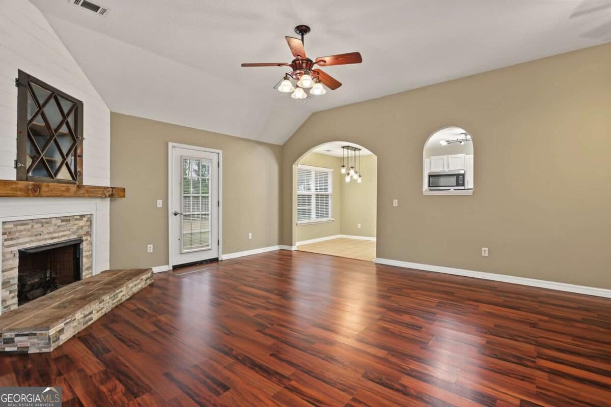 3 bedroom, 2 bathroom, 1,496 sq ft single family residence for sale at 308 Park Place, Ellabell, GA 31308 — photo 3