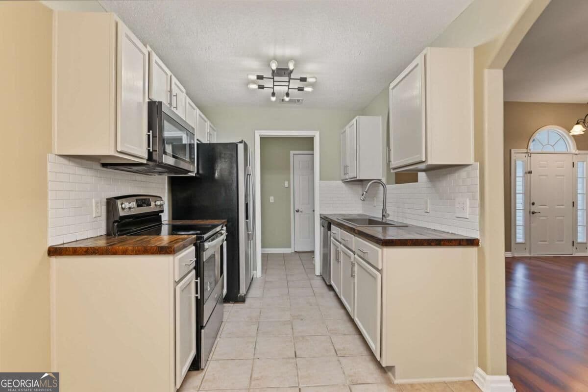 3 bedroom, 2 bathroom, 1,496 sq ft single family residence for sale at 308 Park Place, Ellabell, GA 31308 — photo 9