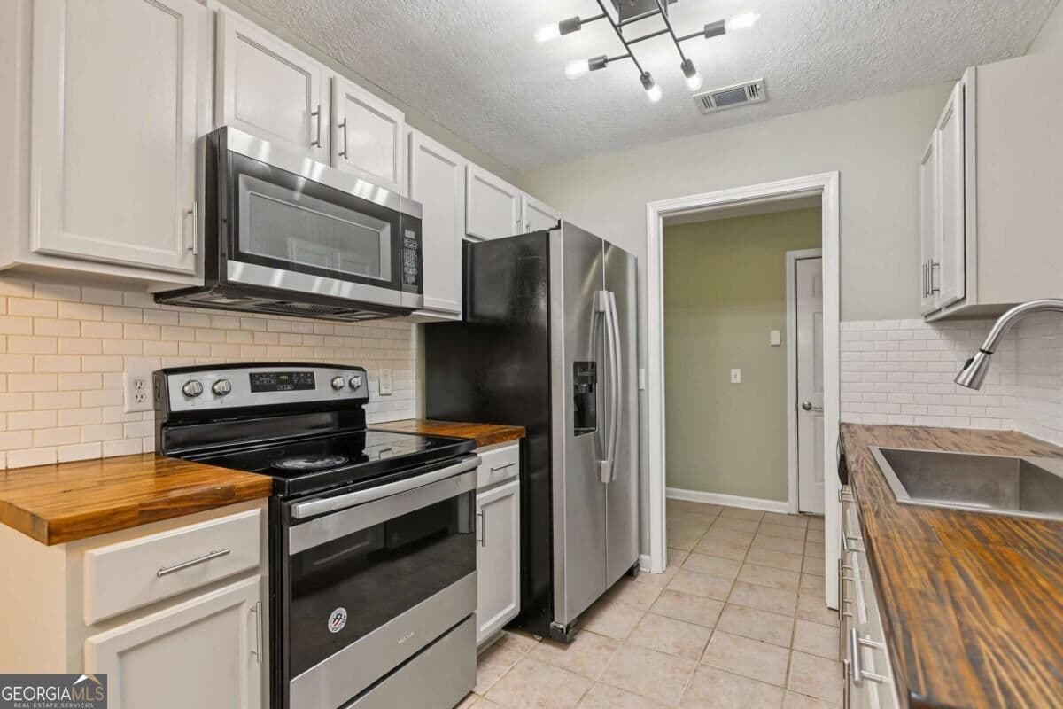 3 bedroom, 2 bathroom, 1,496 sq ft single family residence for sale at 308 Park Place, Ellabell, GA 31308 — photo 10
