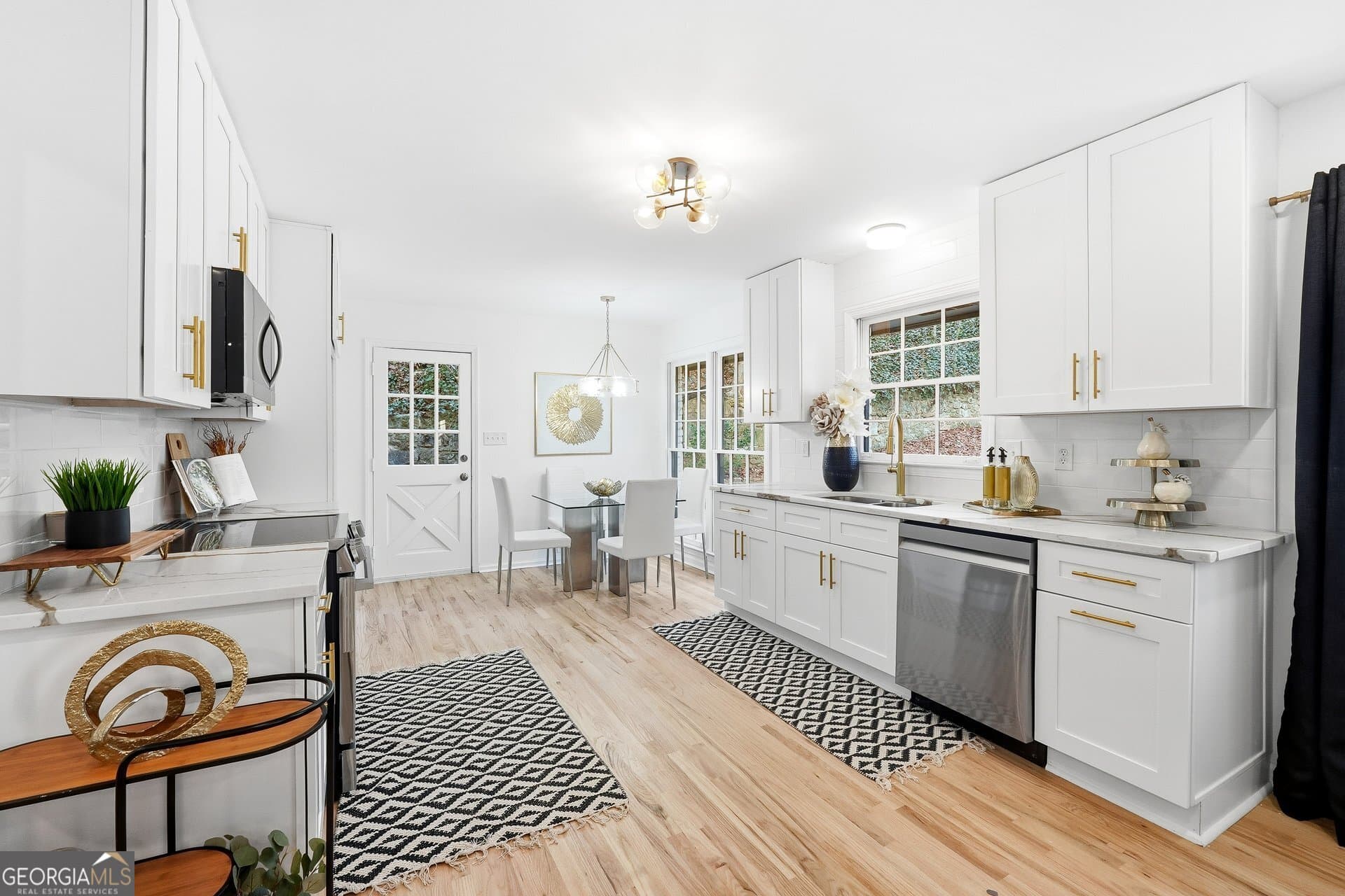 4 bedroom, 2 bathroom, 2,239 sq ft single family residence for sale at 2520 Overlook Way, Atlanta, GA 30345 — photo 2