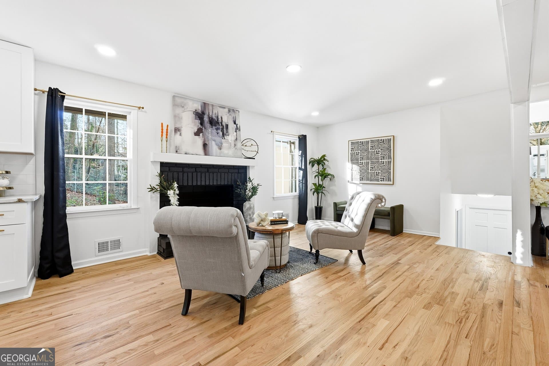 4 bedroom, 2 bathroom, 2,239 sq ft single family residence for sale at 2520 Overlook Way, Atlanta, GA 30345 — photo 7