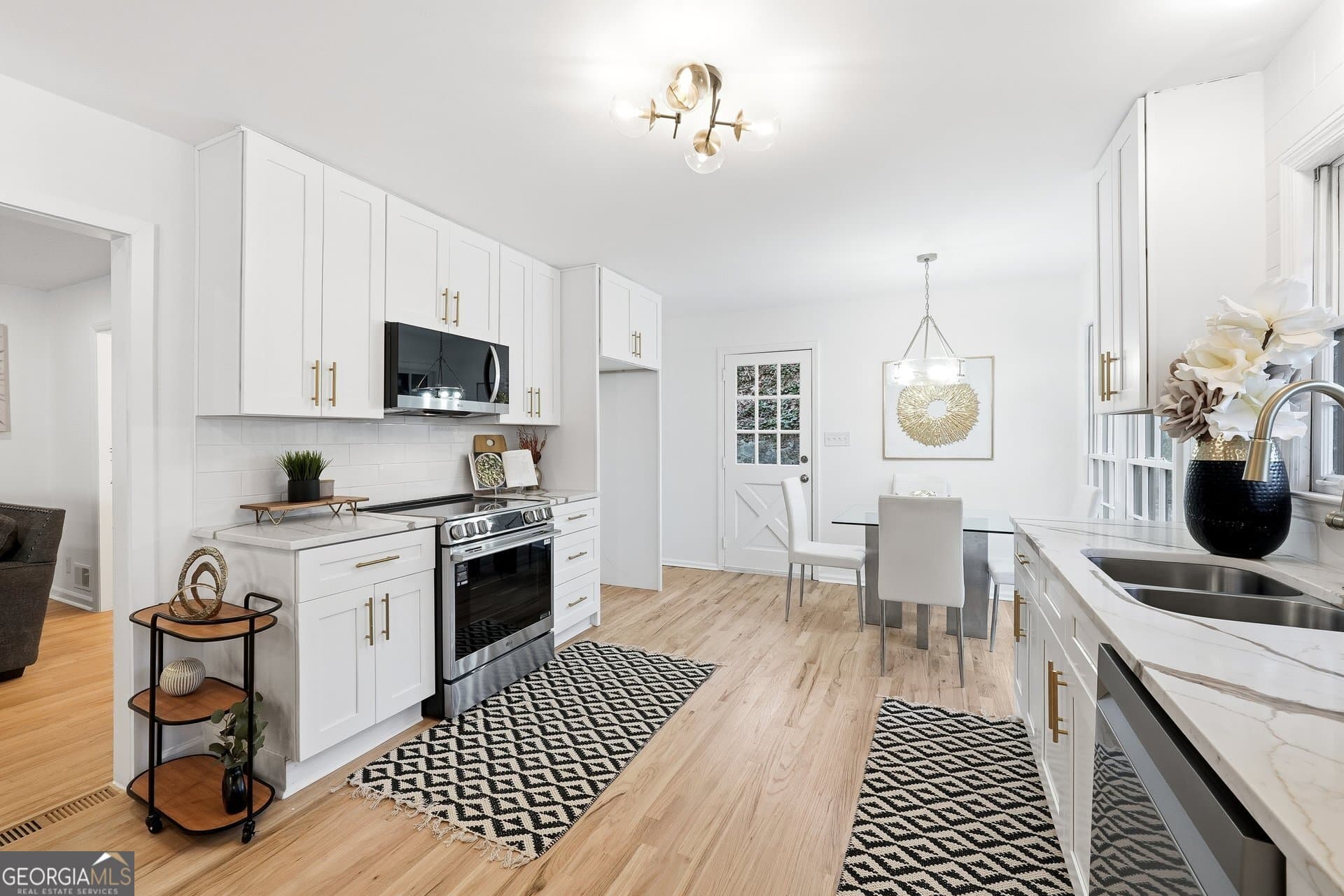 4 bedroom, 2 bathroom, 2,239 sq ft single family residence for sale at 2520 Overlook Way, Atlanta, GA 30345 — photo 3