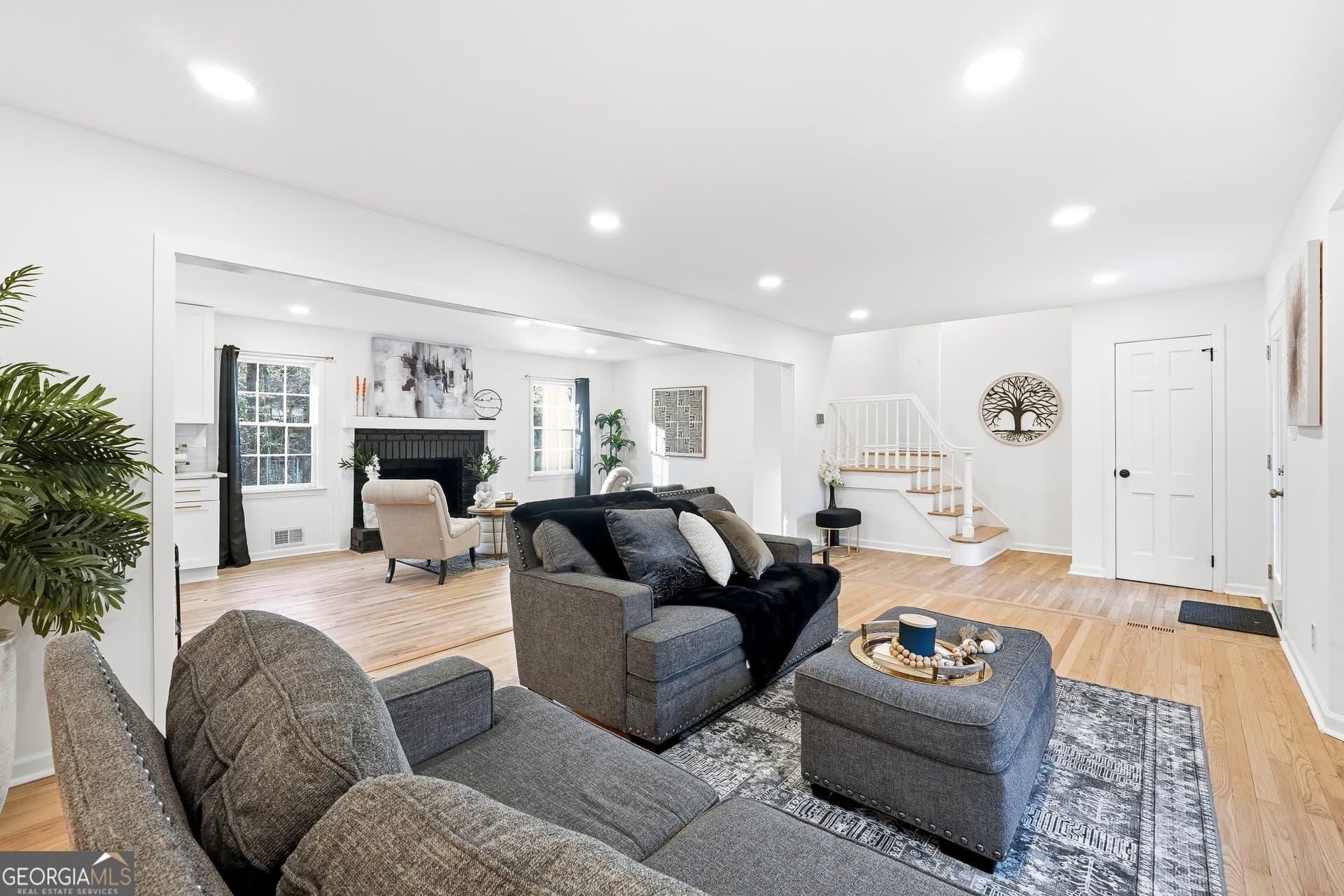4 bedroom, 2 bathroom, 2,239 sq ft single family residence for sale at 2520 Overlook Way, Atlanta, GA 30345 — photo 5