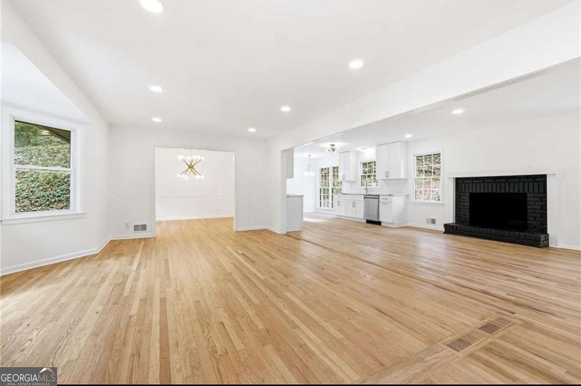 4 bedroom, 2 bathroom, 2,239 sq ft single family residence for sale at 2520 Overlook Way, Atlanta, GA 30345 — photo 10