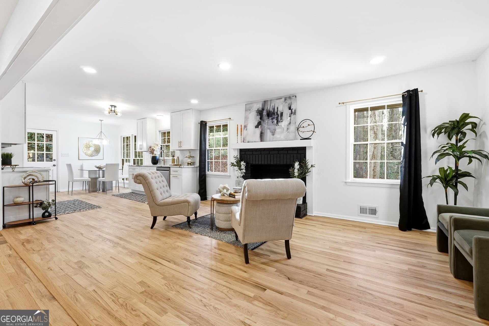 4 bedroom, 2 bathroom, 2,239 sq ft single family residence for sale at 2520 Overlook Way, Atlanta, GA 30345 — photo 4