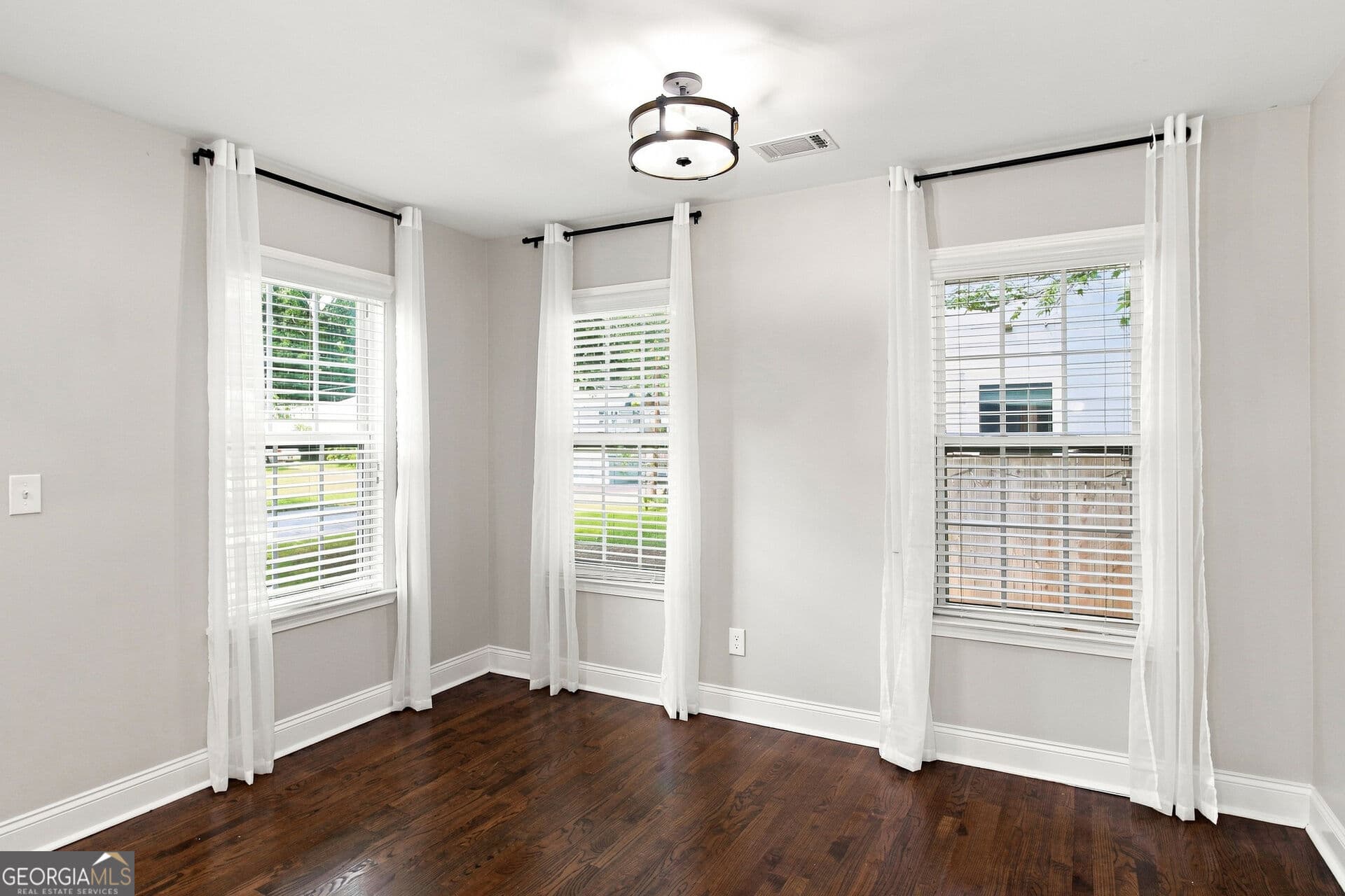 3 bedroom, 2 bathroom, 1,476 sq ft single family residence for sale at 1146 Edgefield Drive, Atlanta, GA 30310 — photo 6
