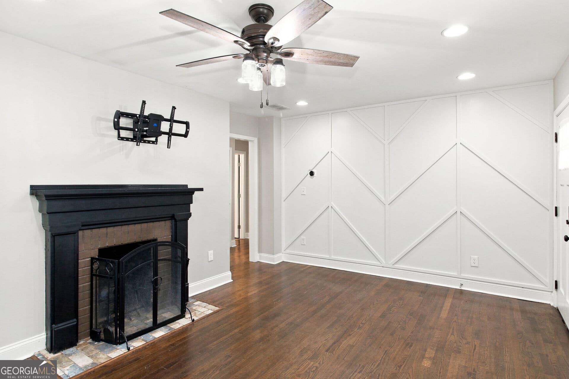 3 bedroom, 2 bathroom, 1,476 sq ft single family residence for sale at 1146 Edgefield Drive, Atlanta, GA 30310 — photo 4