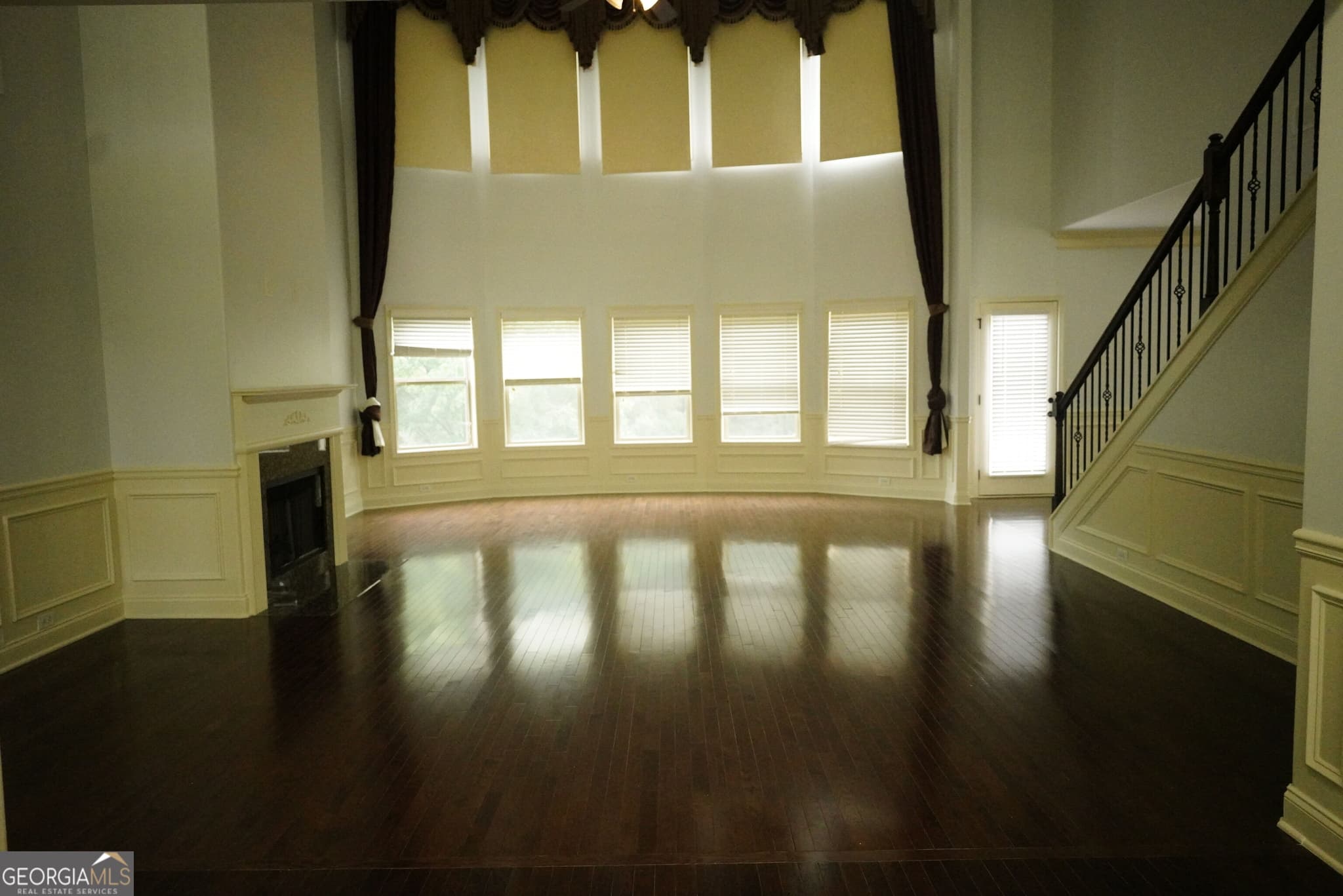 6 bedroom, 5 bathroom, 6,786 sq ft single family residence for sale at 3653 Lake Estates Way, Atlanta, GA 30349 — photo 2