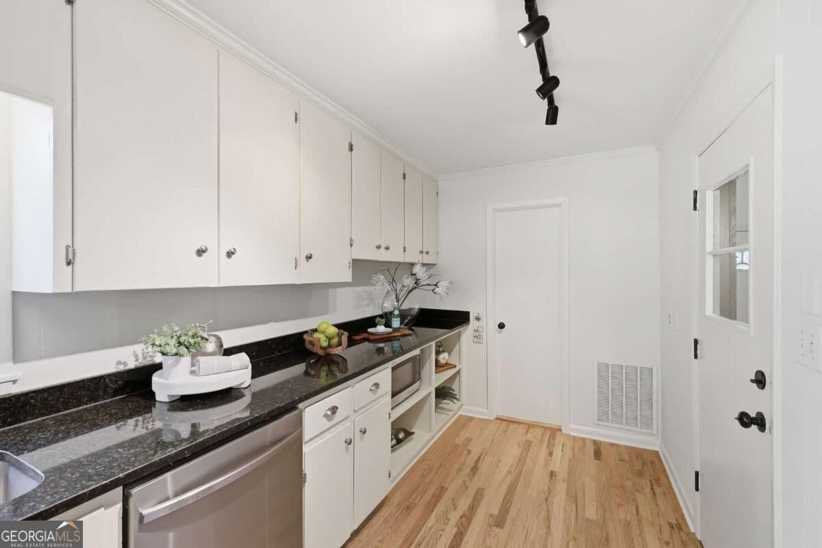 4 bedroom, 3 bathroom, 1,973 sq ft single family residence for sale at 120 Maple Lane, Athens, GA 30606 — photo 10