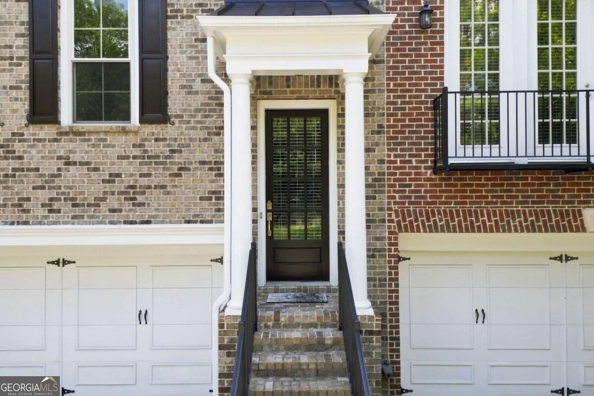 4 bedroom, 3.5 bathroom, 2,840 sq ft townhouse for sale at 7603 Lowery Oak Drive, Roswell, GA 30075 — photo 2