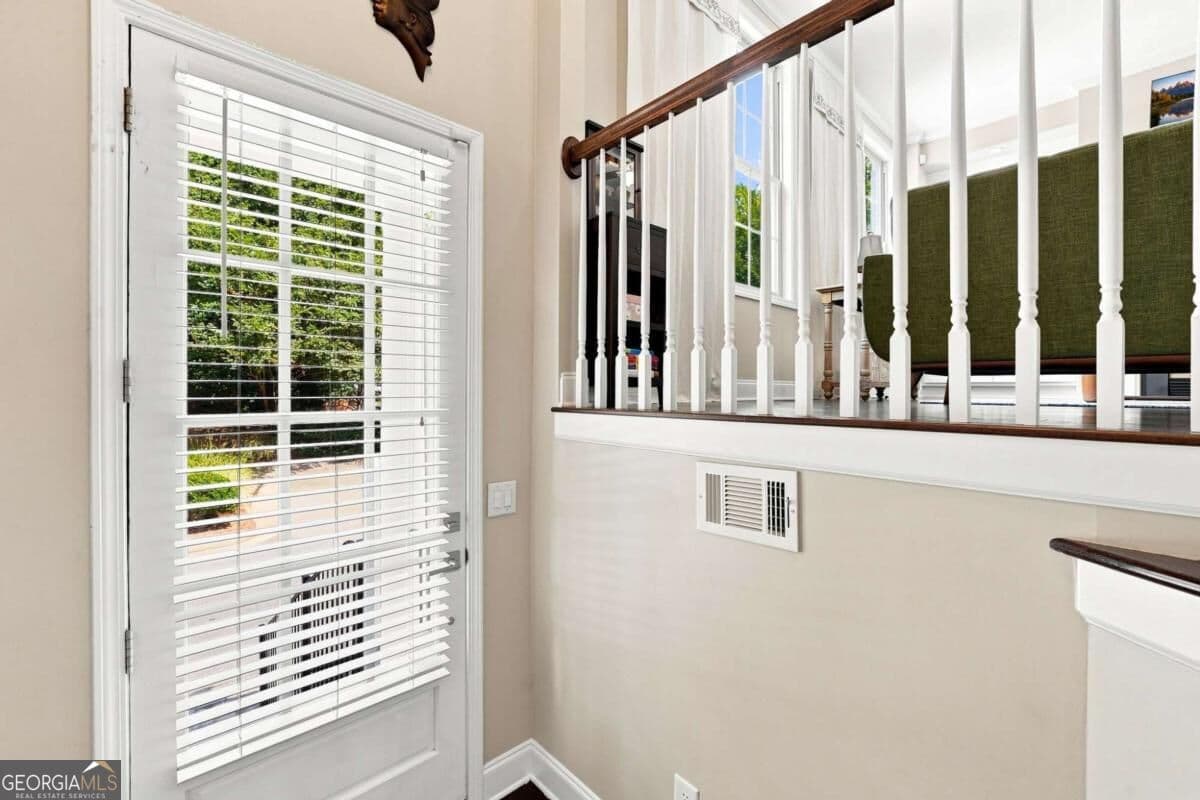 4 bedroom, 3.5 bathroom, 2,840 sq ft townhouse for sale at 7603 Lowery Oak Drive, Roswell, GA 30075 — photo 3