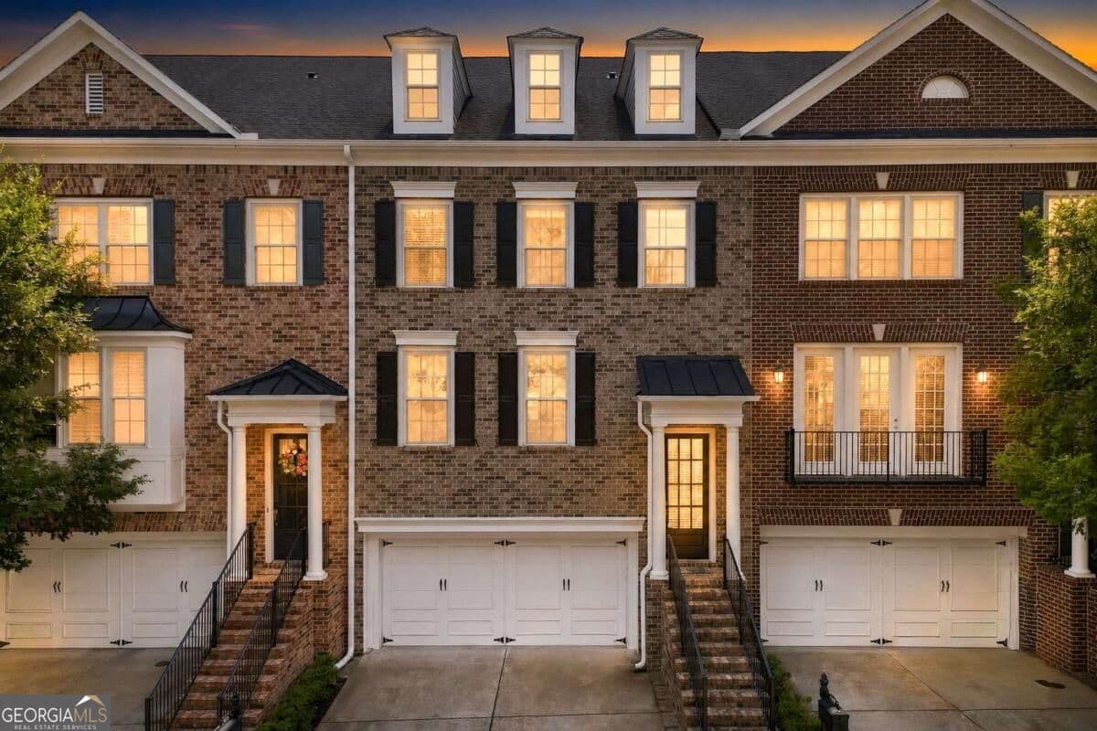 4 bedroom, 3.5 bathroom, 2,840 sq ft townhouse for sale at 7603 Lowery Oak Drive, Roswell, GA 30075 — photo 1 of 62