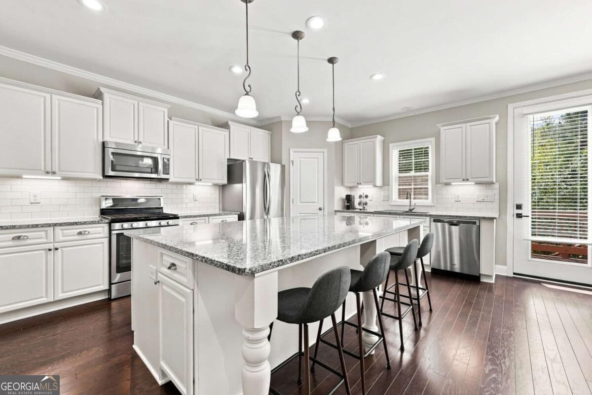 4 bedroom, 3.5 bathroom, 2,840 sq ft townhouse for sale at 7603 Lowery Oak Drive, Roswell, GA 30075 — photo 10